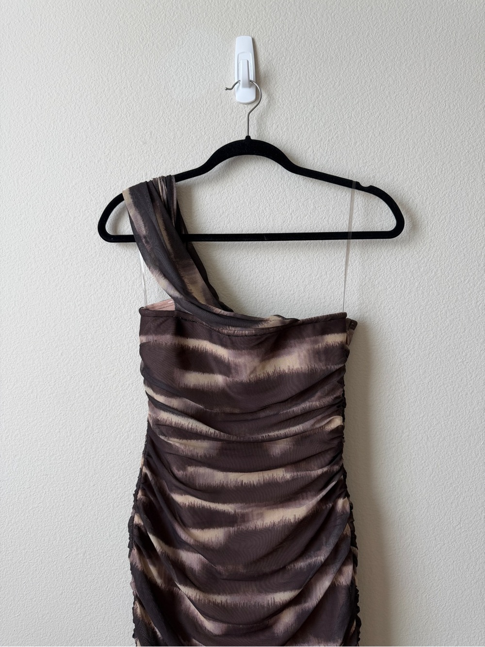 Elliatt One-Shoulder Mesh Midi Miley Dress - Picture 5 of 12